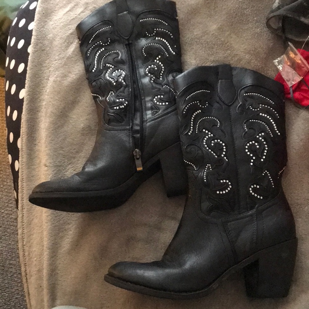 Black cowboy boots